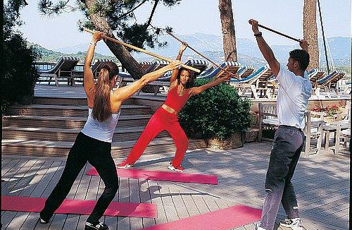 Streching dans les jardins de Cala Rossa